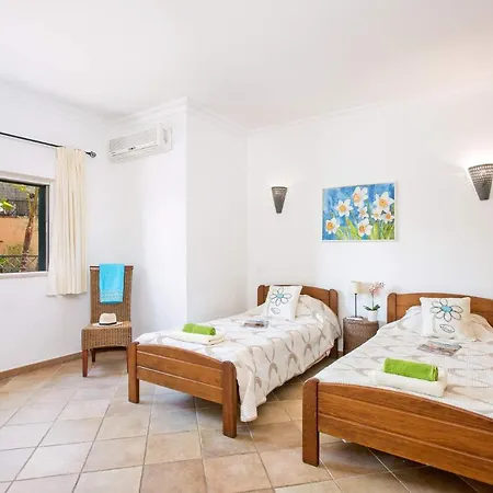 Elenor C - Central Location In Vale Da Parra - 3 Adjoining Villas 빌라