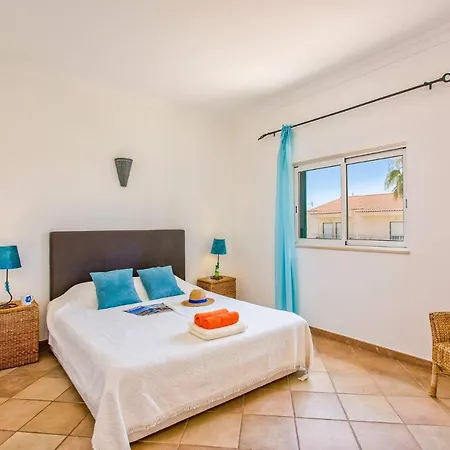 Elenor C - Central Location In Vale Da Parra - 3 Adjoining Villas 빌라 *